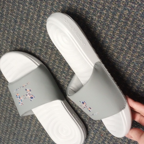 Underarmor slides - Picture 3 of 3